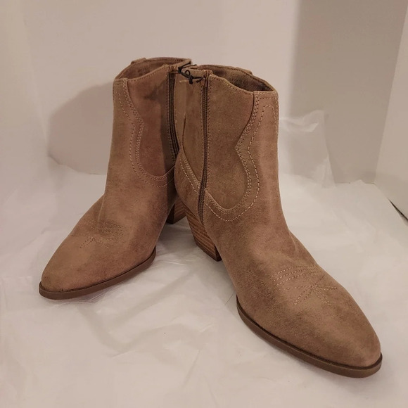 DV by Dolce Vita "Poker" Taupe Brown Western Ankle Booties in Size 9 - Picture 1 of 11